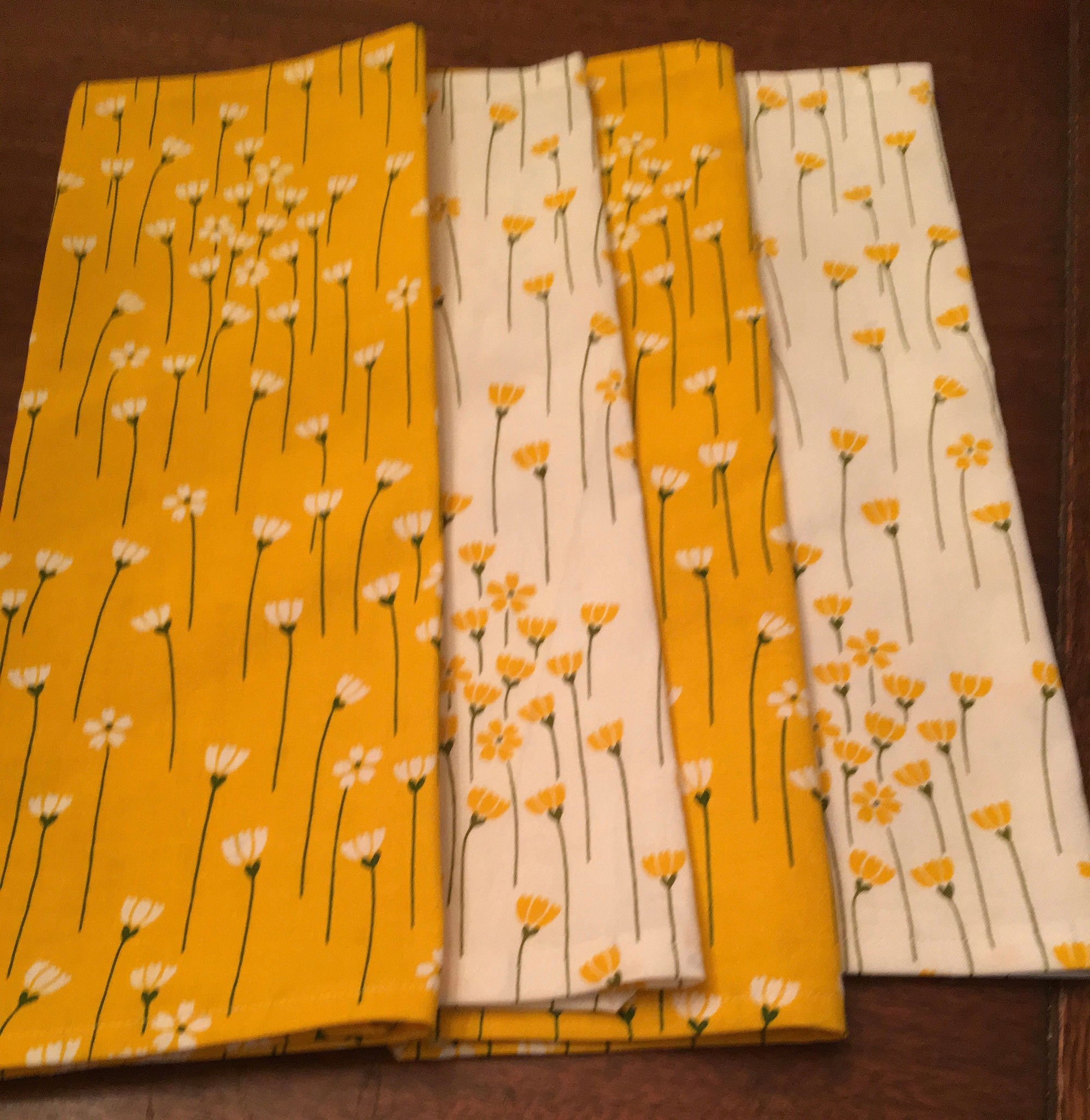 Daisy yellow and white  fabric napkins