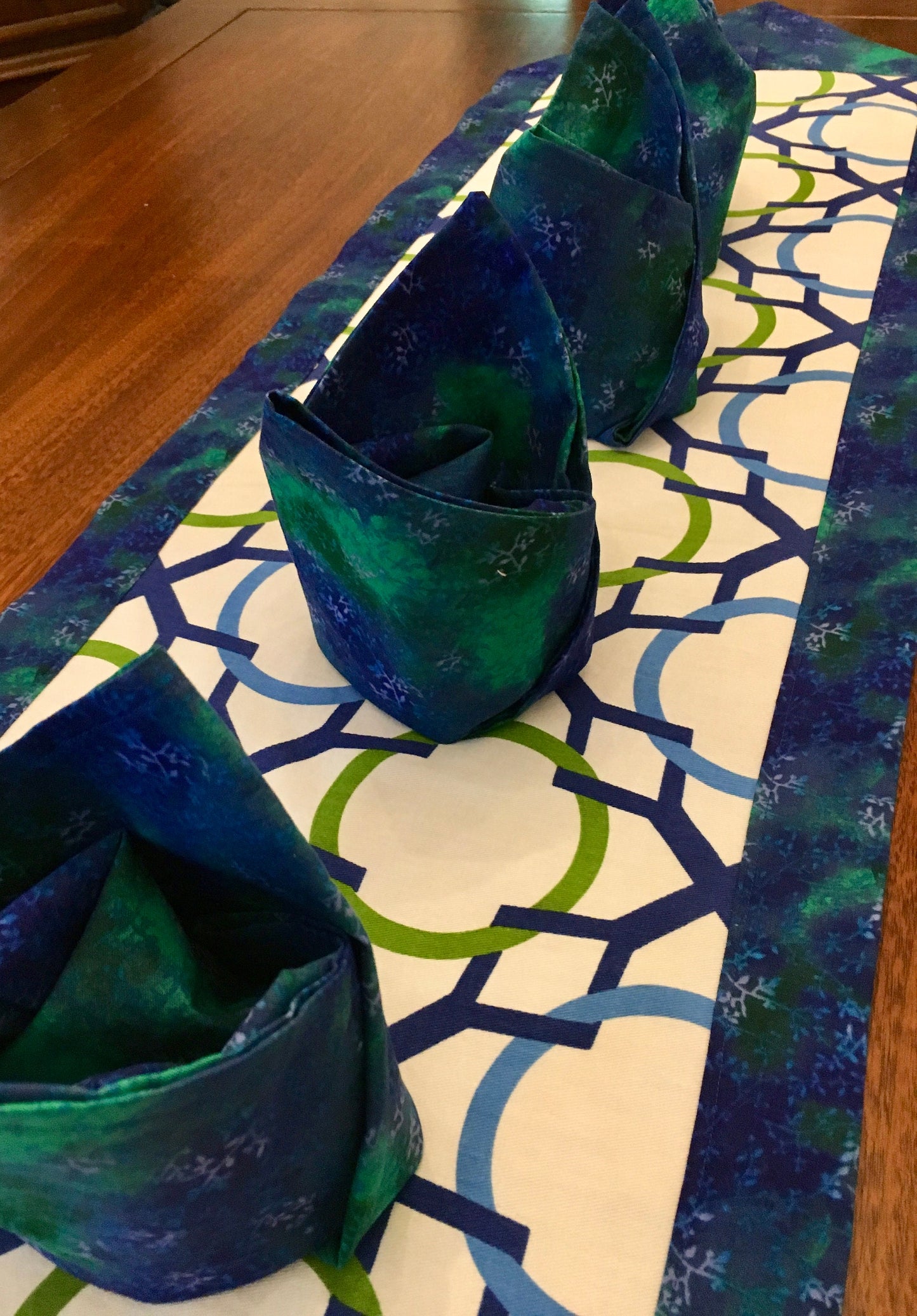 Long reversible Table runner with matching Fabric Napkins