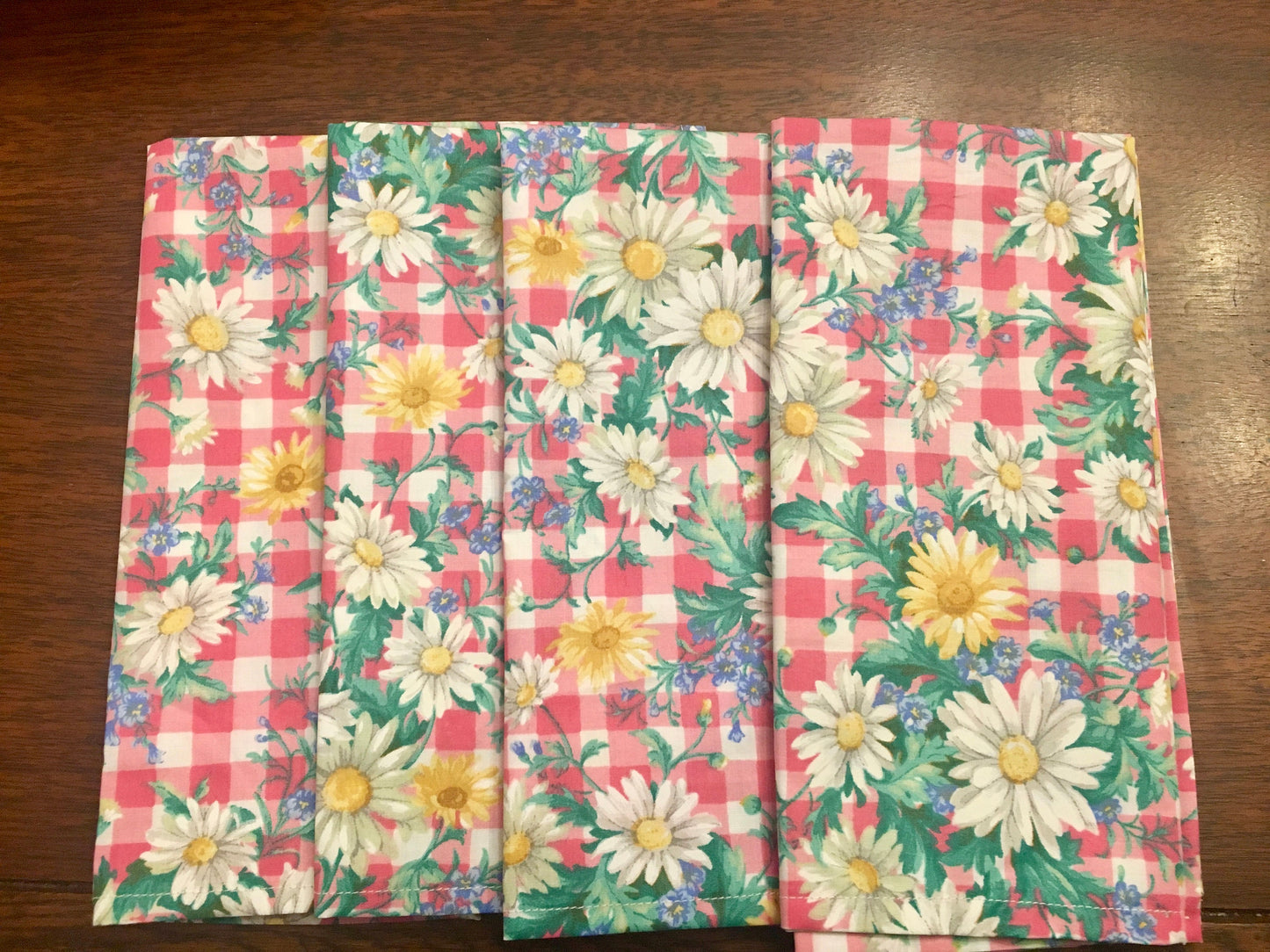 Summertime Cloth Napkins Print check with daisies. Eco-Friendly set of 4