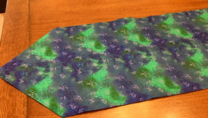 Long reversible Table runner with matching Fabric Napkins