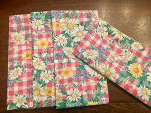 Summertime  Cloth Napkins  Print check with daisies.   Eco-Friendly set of 4